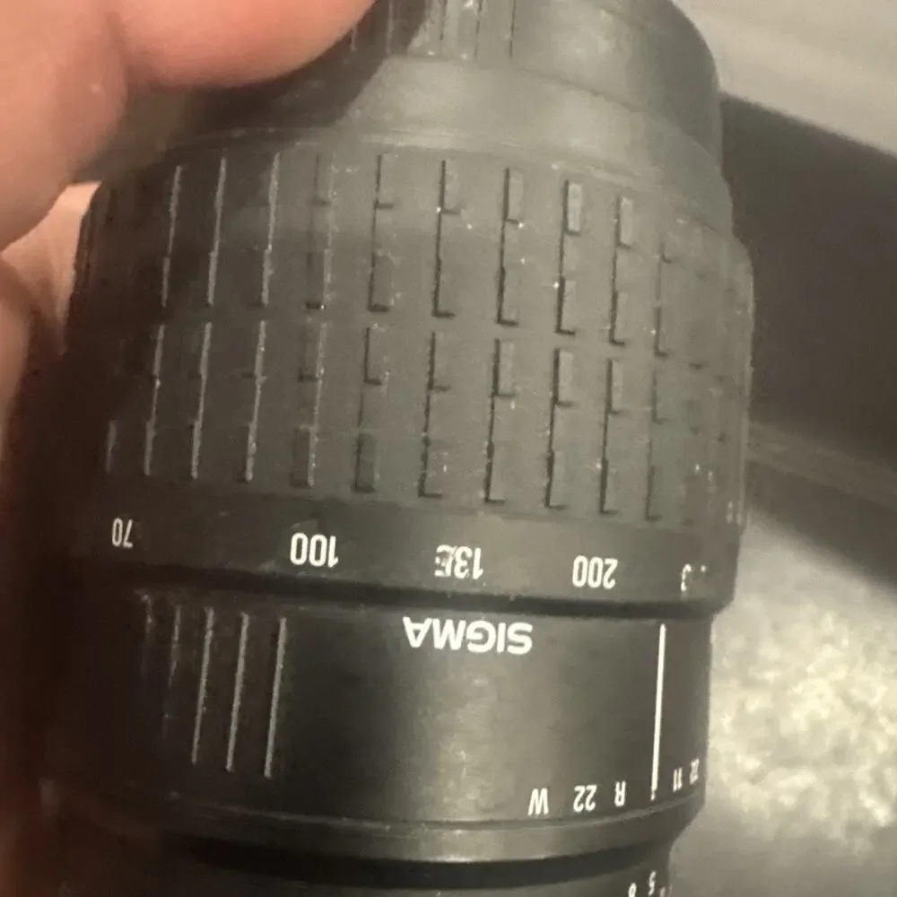 “Sigma 70-300mm f/4-5.6 DL Macro Super Telephoto Zoom Lens Clean Glass Untested”